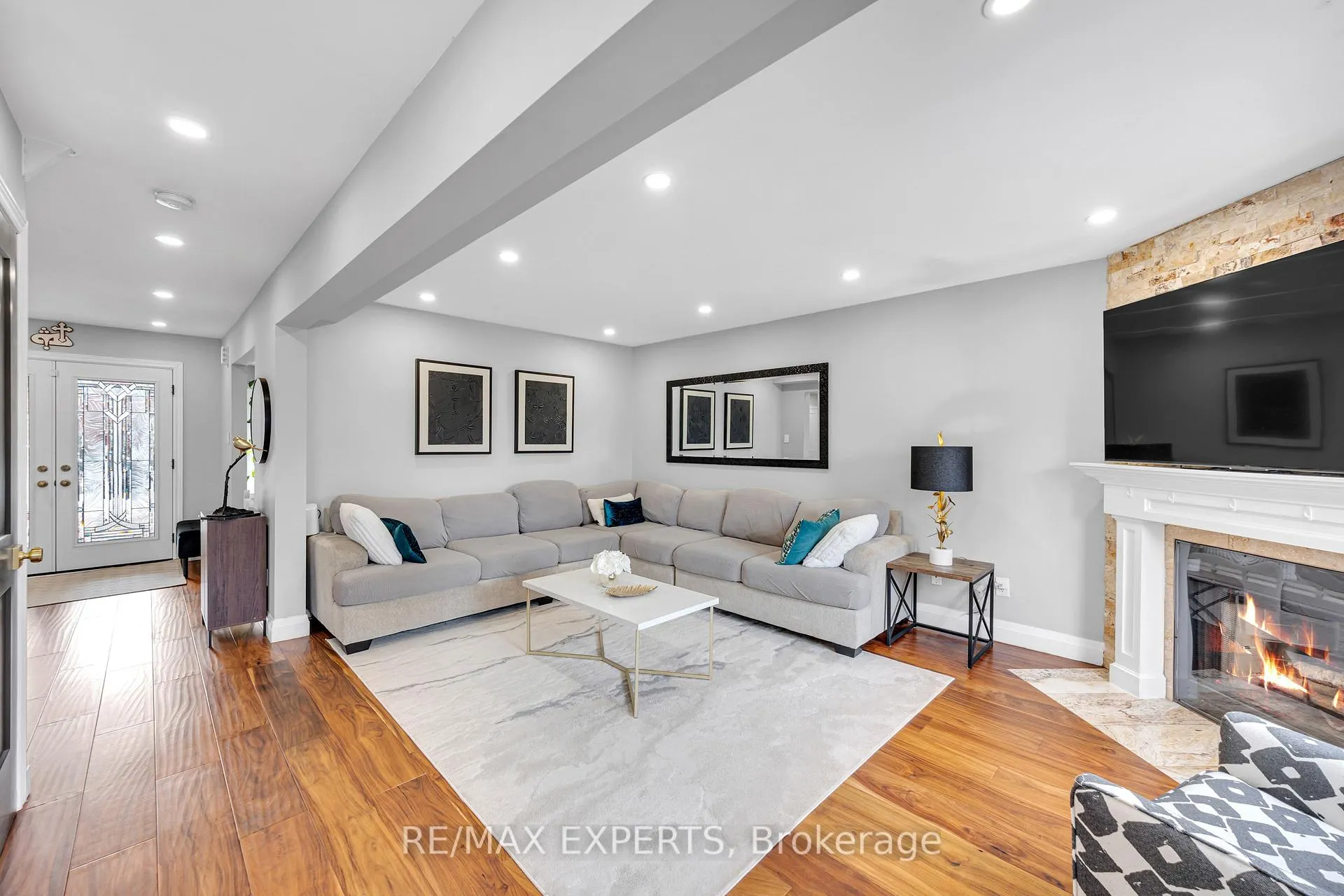 Photo 13 of 28 Bishop Drive, Barrie, Ardagh — HOMEH