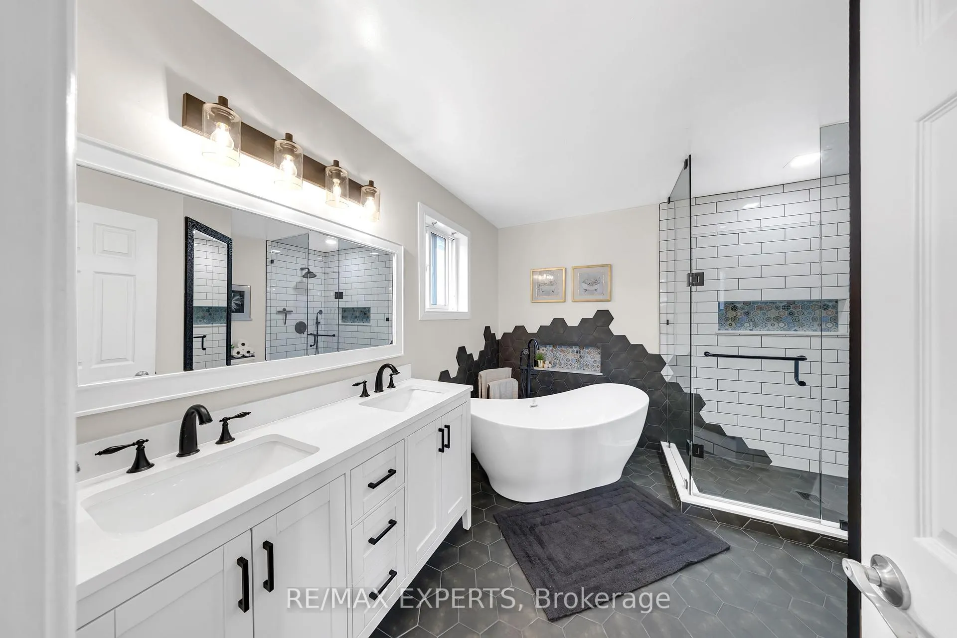 Photo 29 of 28 Bishop Drive, Barrie, Ardagh — HOMEH