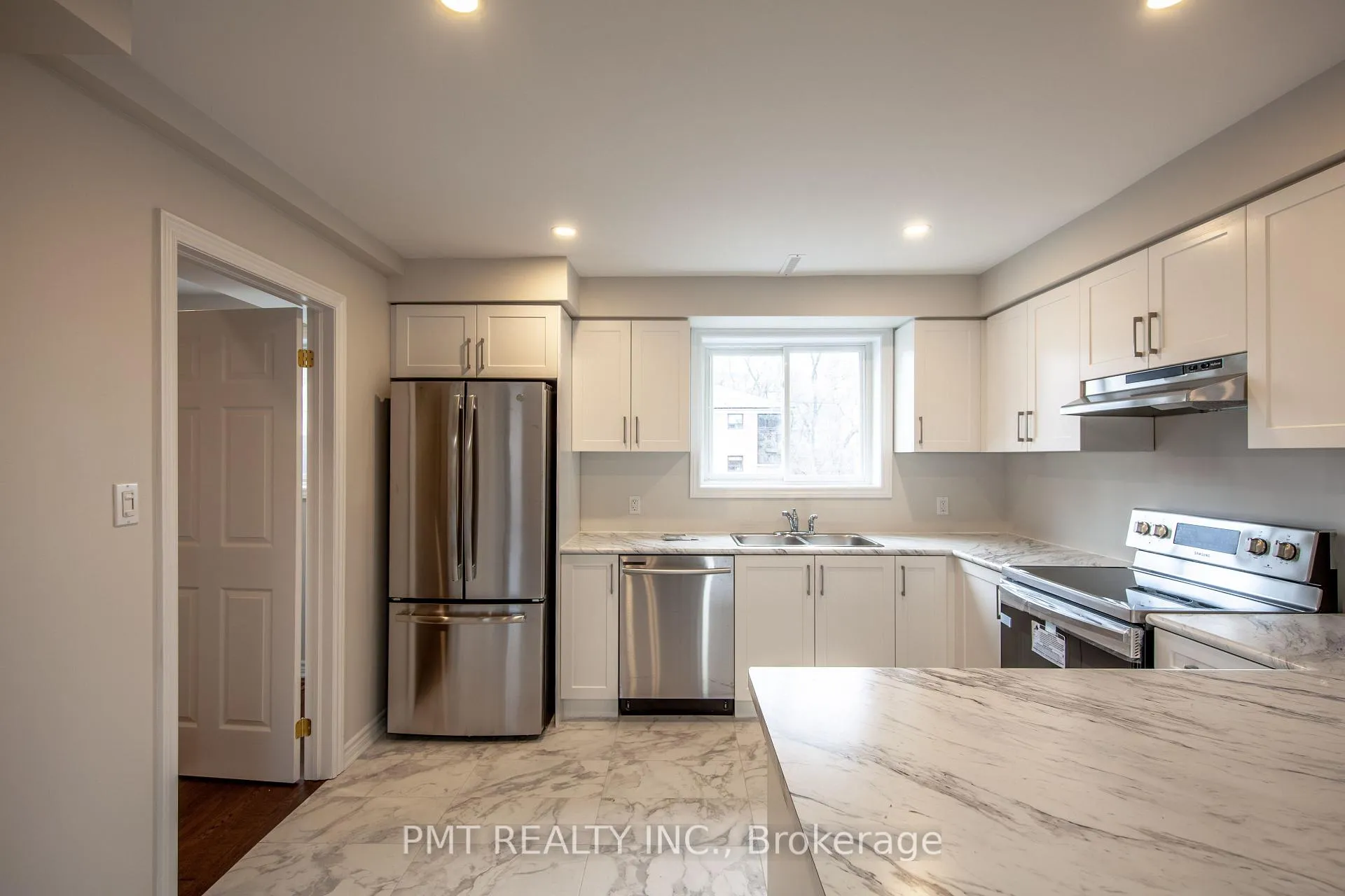 Photo 4 of 18 Darrell Avenue, Toronto, East End-Danforth — HOMEH
