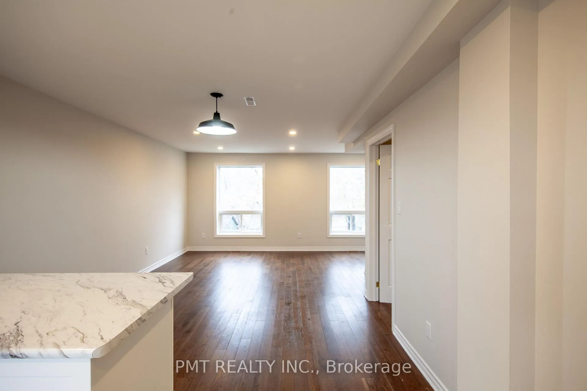 Photo 5 of 18 Darrell Avenue, Toronto, East End-Danforth — HOMEH