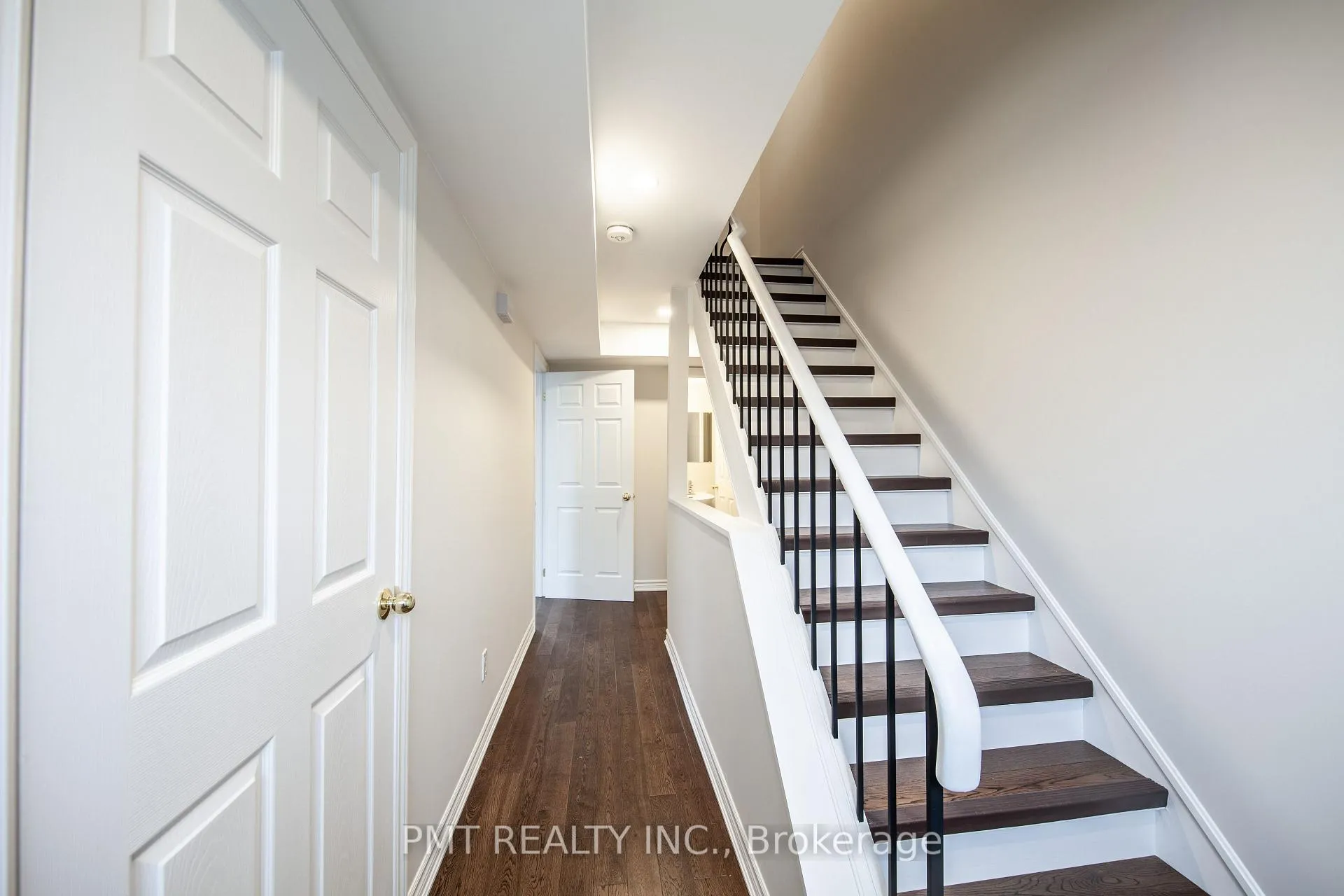 Photo 8 of 18 Darrell Avenue, Toronto, East End-Danforth — HOMEH