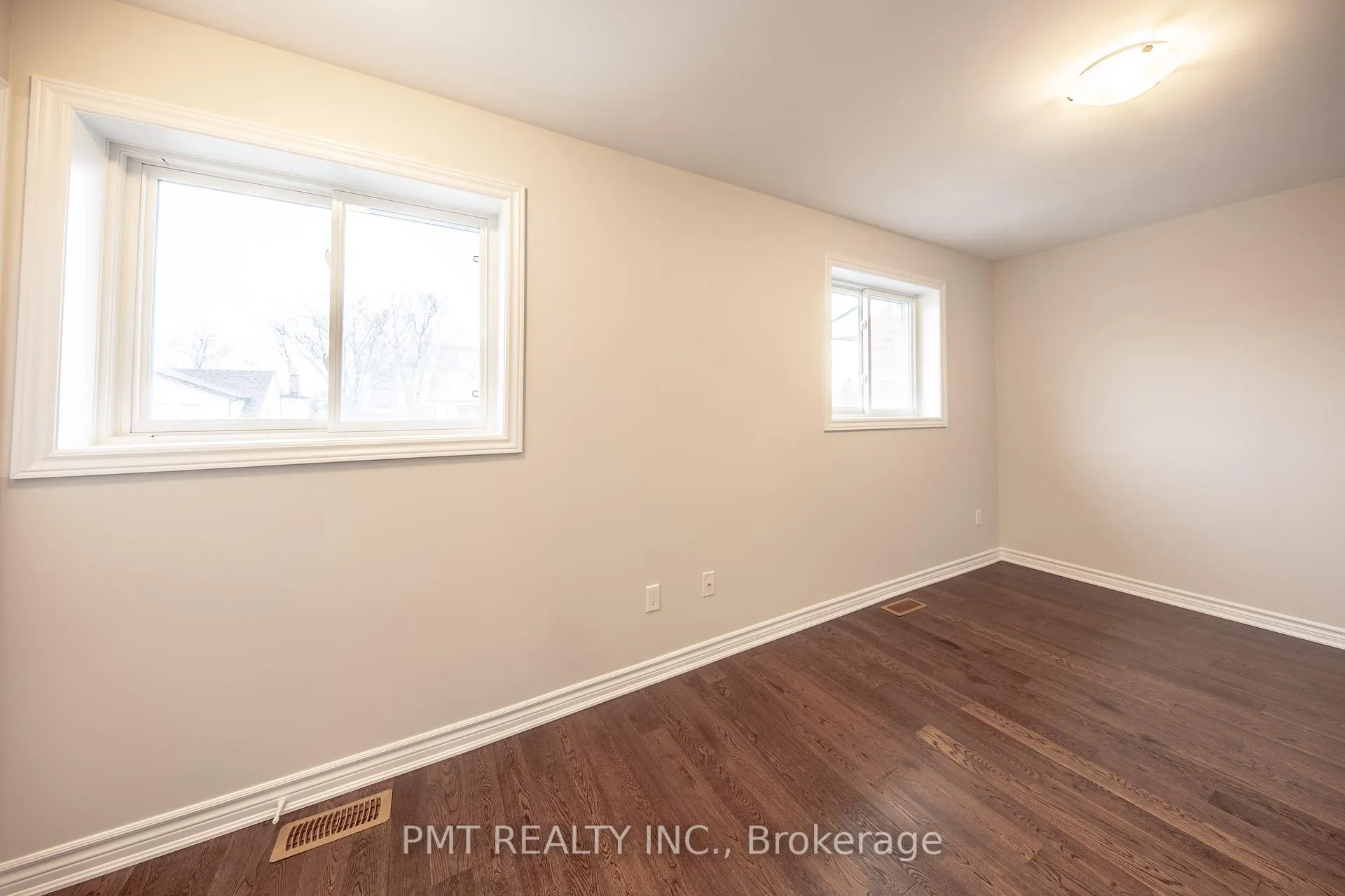 Photo 11 of 18 Darrell Avenue, Toronto, East End-Danforth — HOMEH