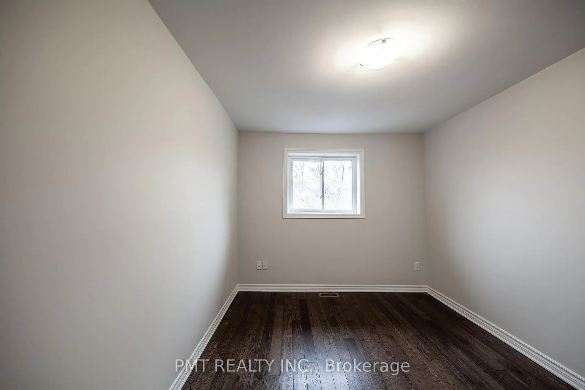 Photo 12 of 18 Darrell Avenue, Toronto, East End-Danforth — HOMEH