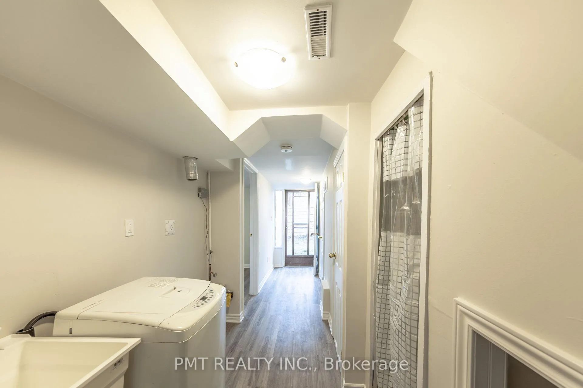 Photo 15 of 18 Darrell Avenue, Toronto, East End-Danforth — HOMEH