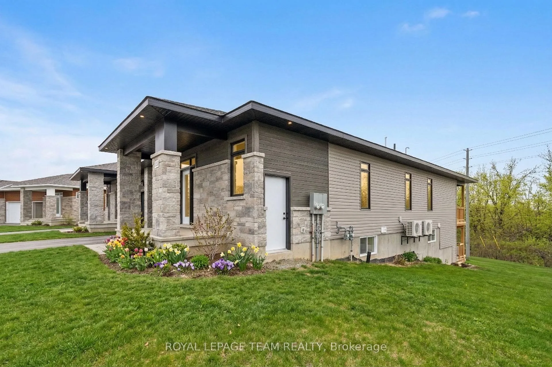 Photo 2 of Unit 2, 1108 Moore Street, Brockville — HOMEH