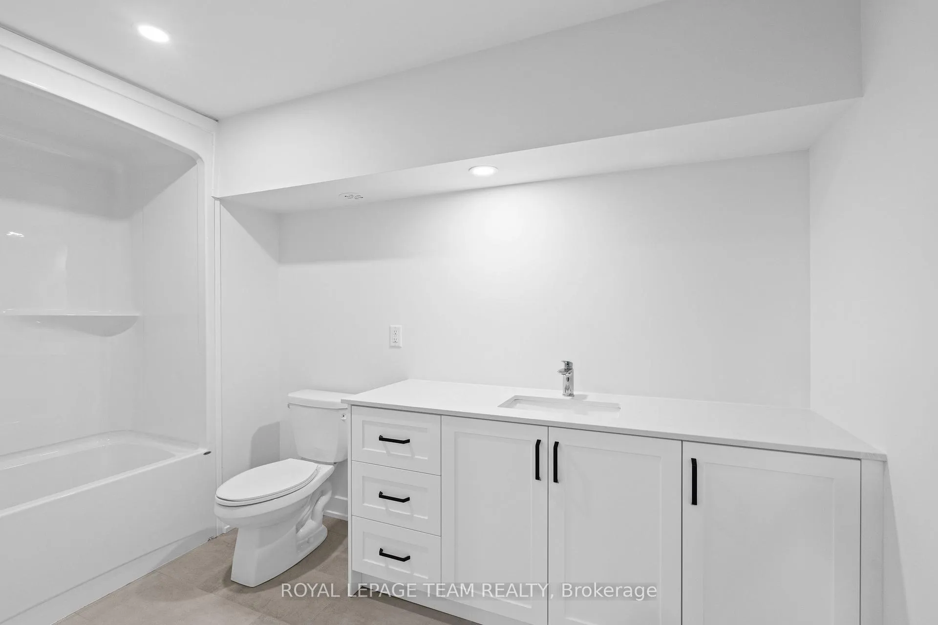 Photo 19 of Unit 2, 1108 Moore Street, Brockville — HOMEH