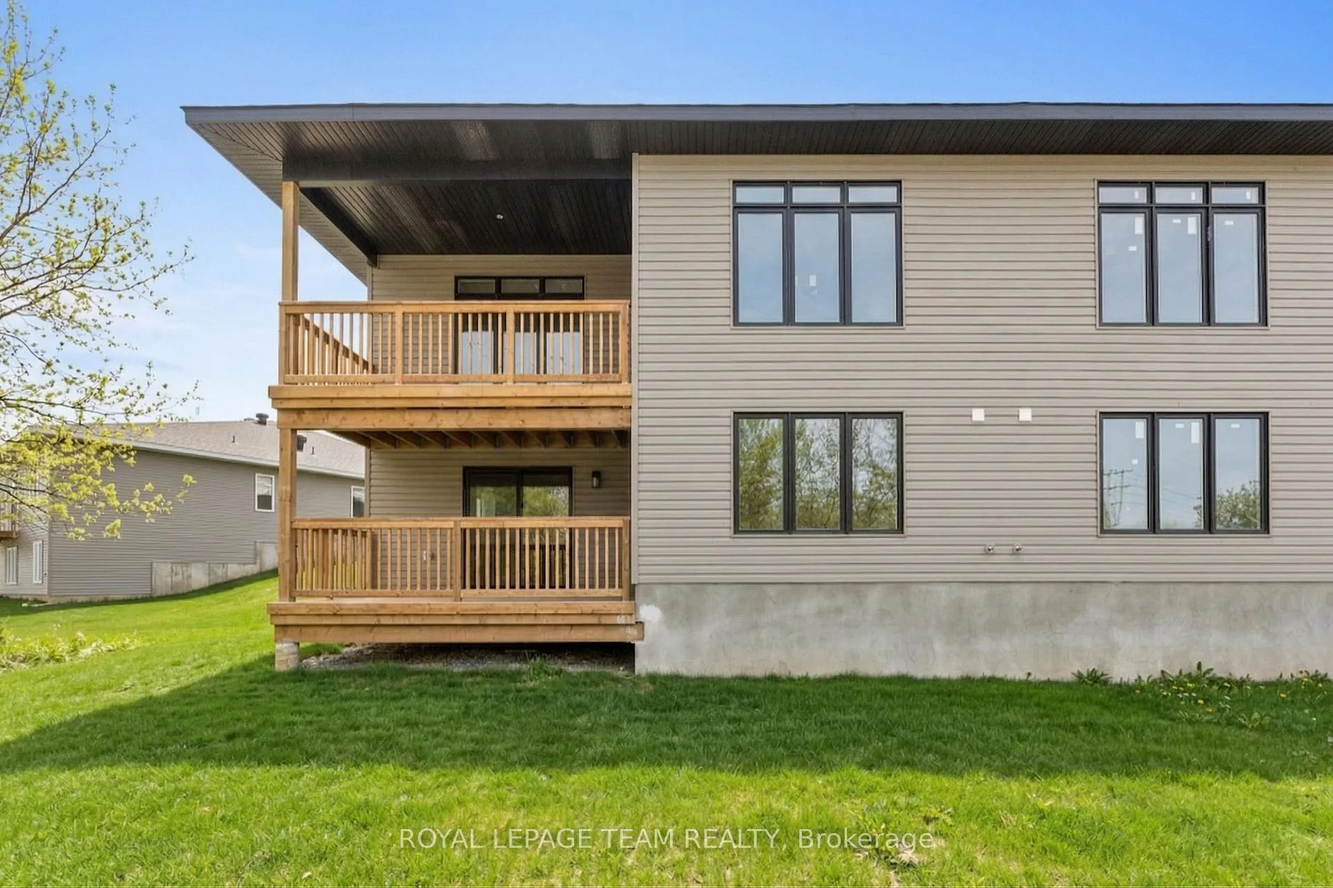 Photo 27 of Unit 2, 1108 Moore Street, Brockville — HOMEH