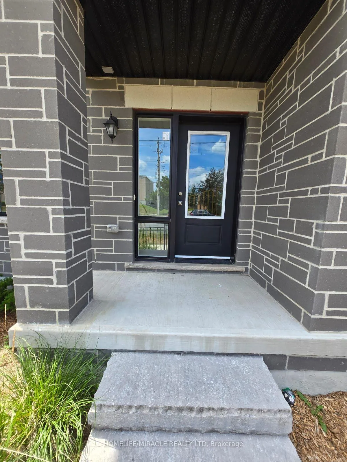 Photo 2 of 1431 Coral Spgs Path, Oshawa, Taunton — HOMEH
