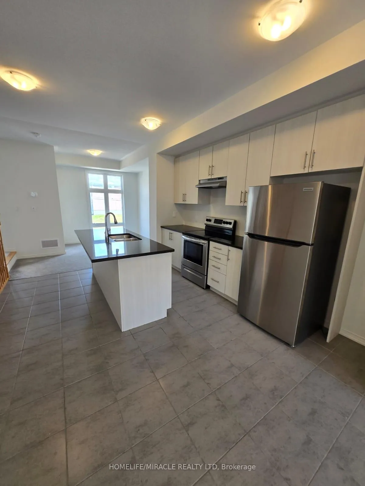 Photo 4 of 1431 Coral Spgs Path, Oshawa, Taunton — HOMEH
