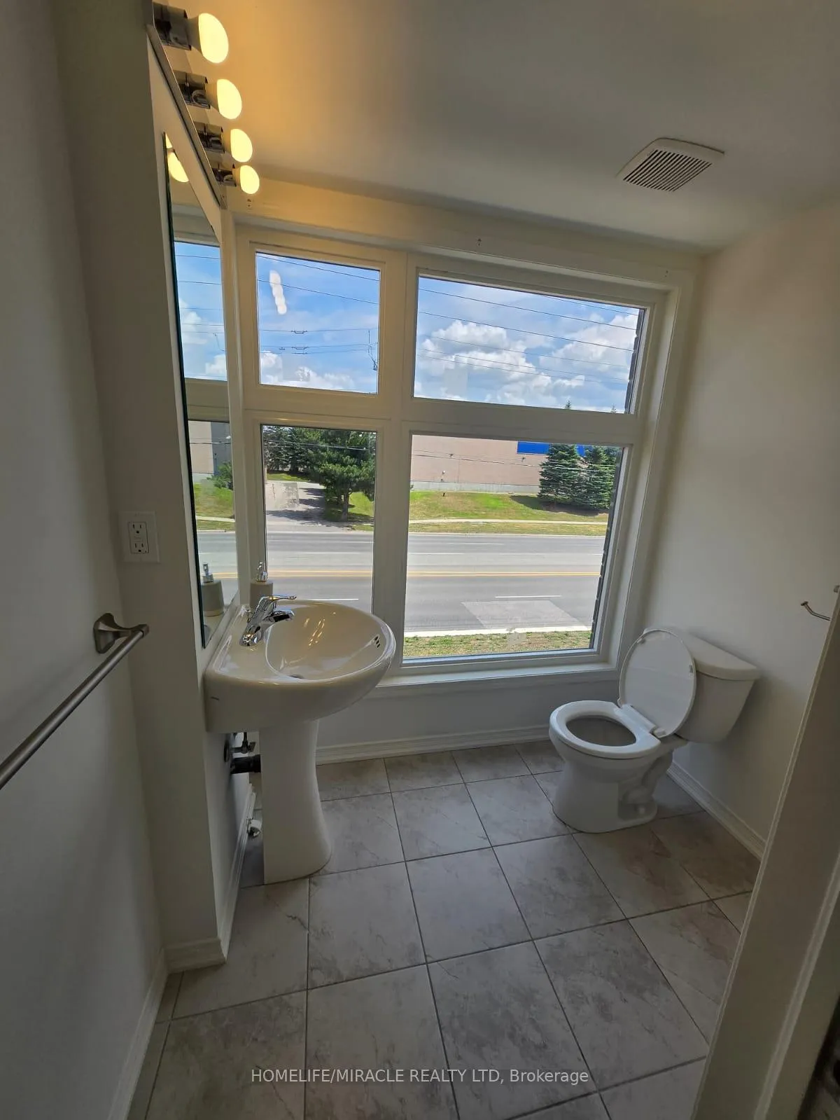 Photo 13 of 1431 Coral Spgs Path, Oshawa, Taunton — HOMEH