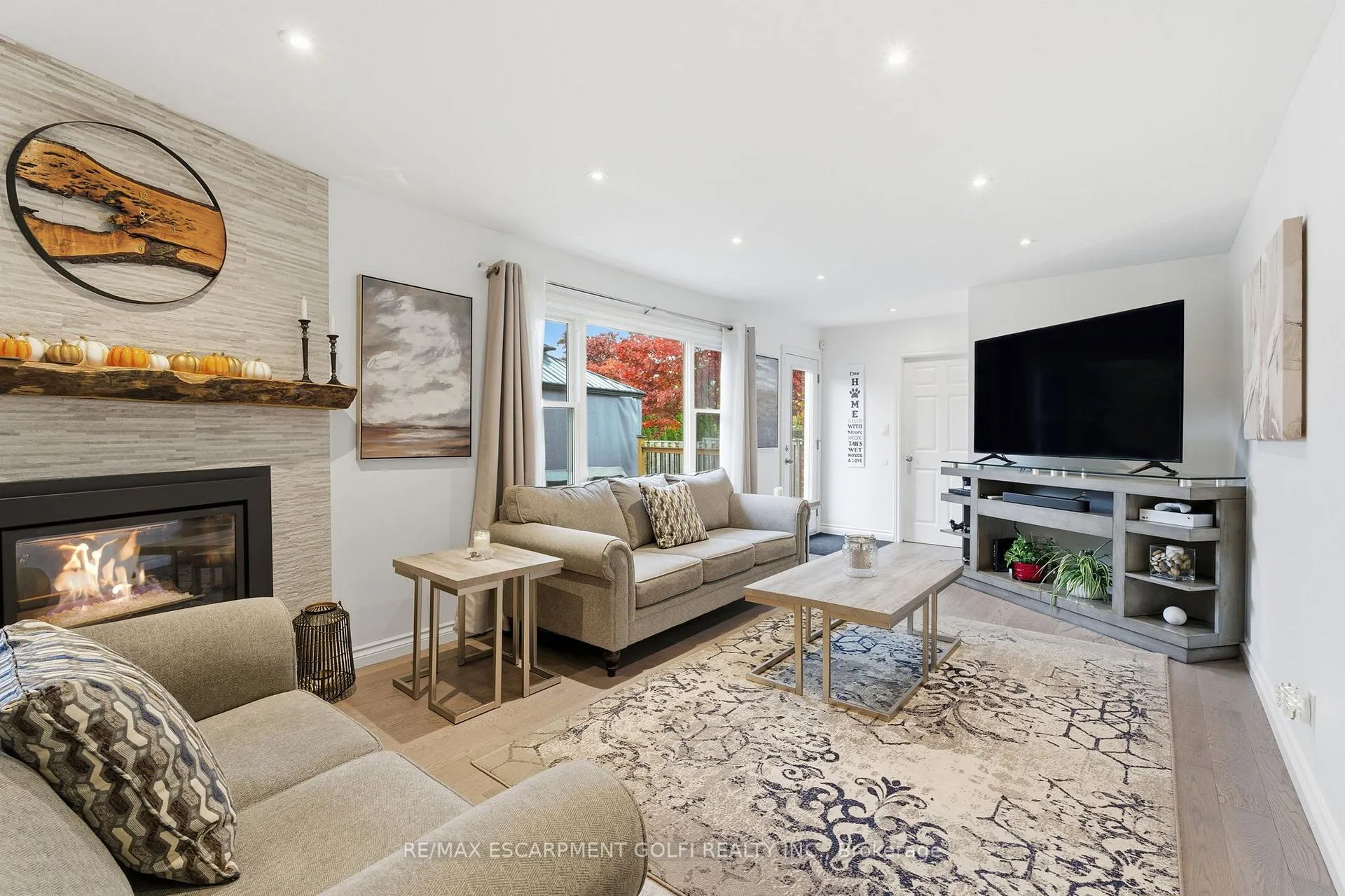 Photo 12 of 7 Kenmore Crescent, St. Catharines, Martindale Pond — HOMEH