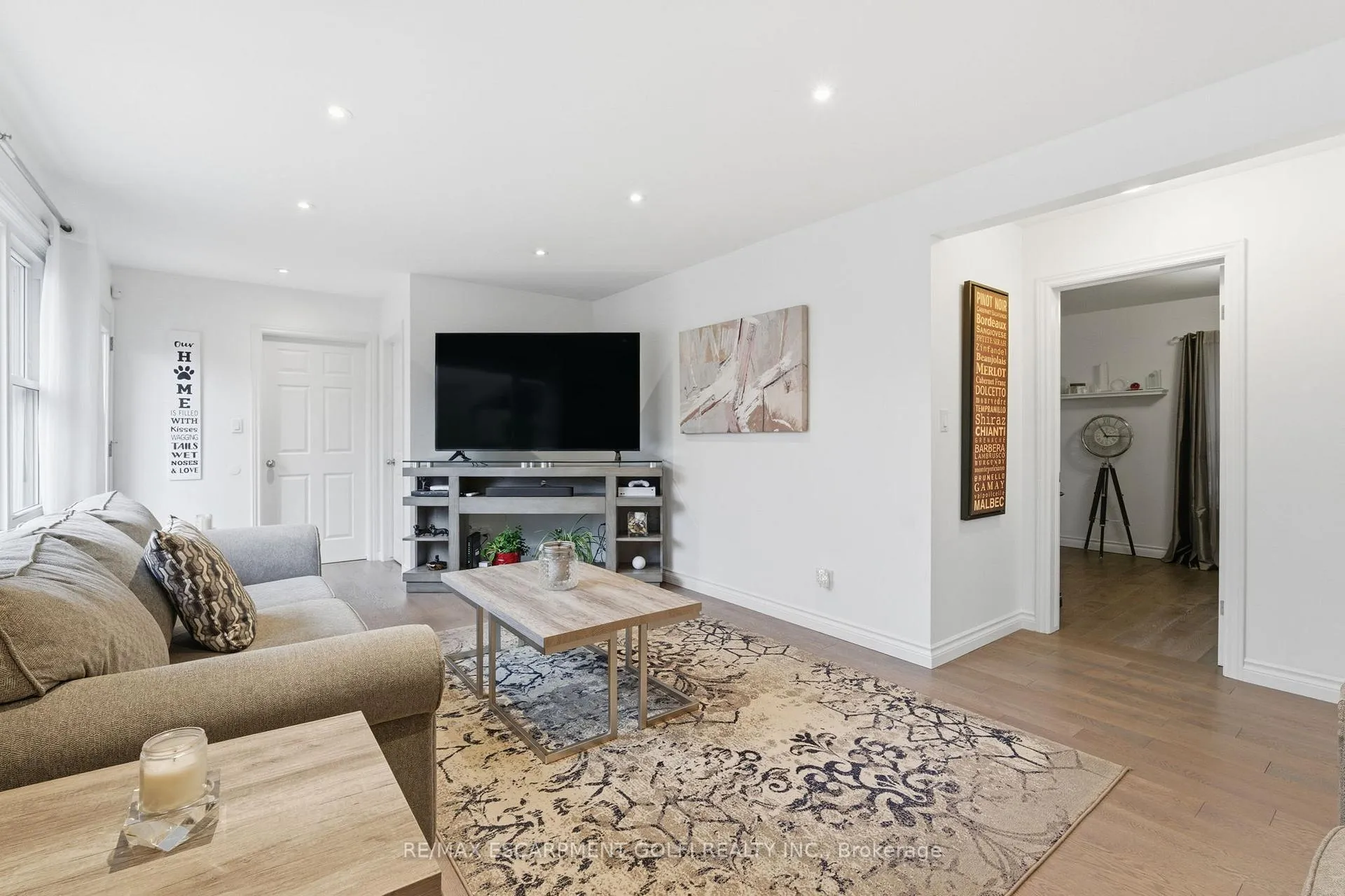 Photo 15 of 7 Kenmore Crescent, St. Catharines, Martindale Pond — HOMEH
