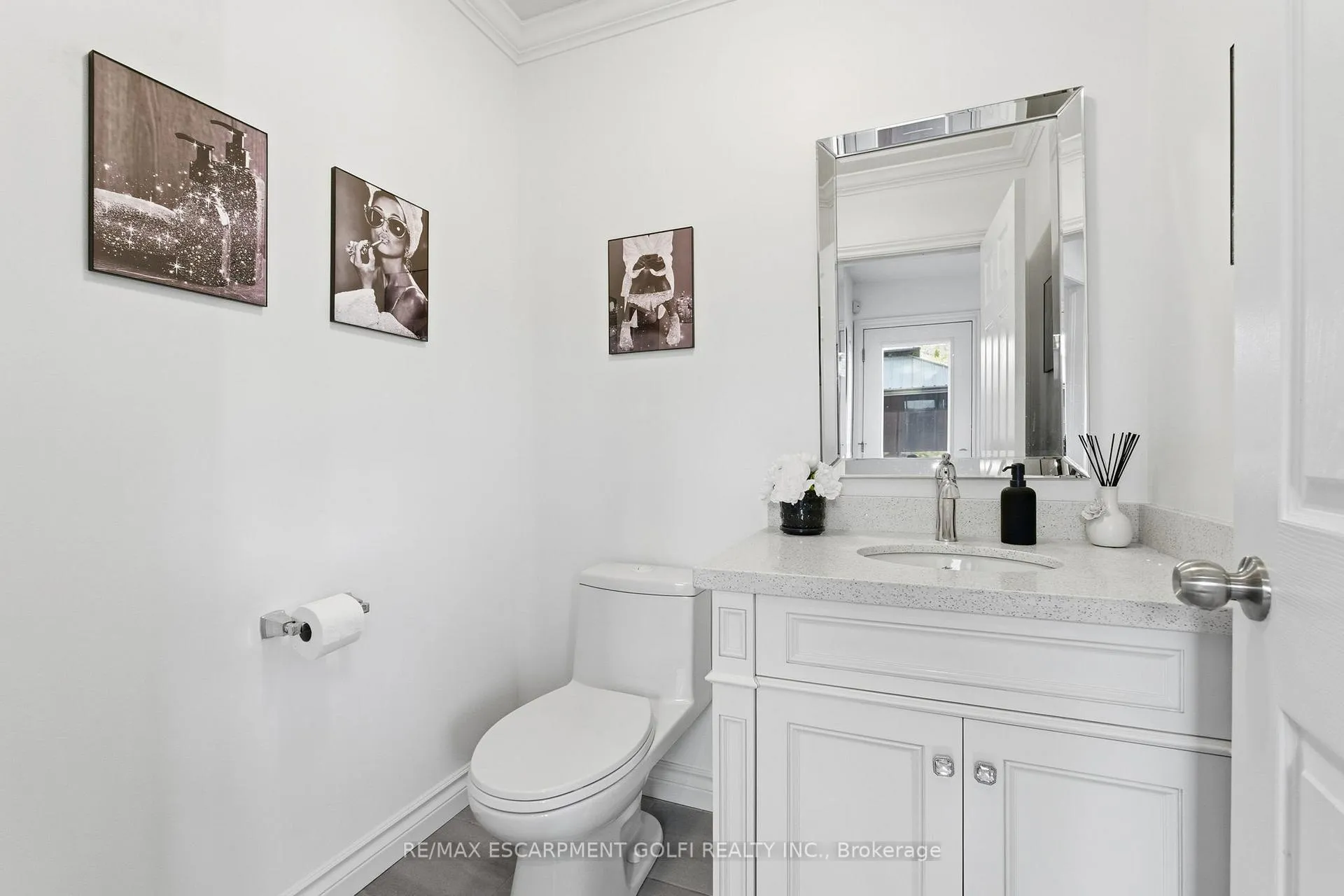 Photo 17 of 7 Kenmore Crescent, St. Catharines, Martindale Pond — HOMEH