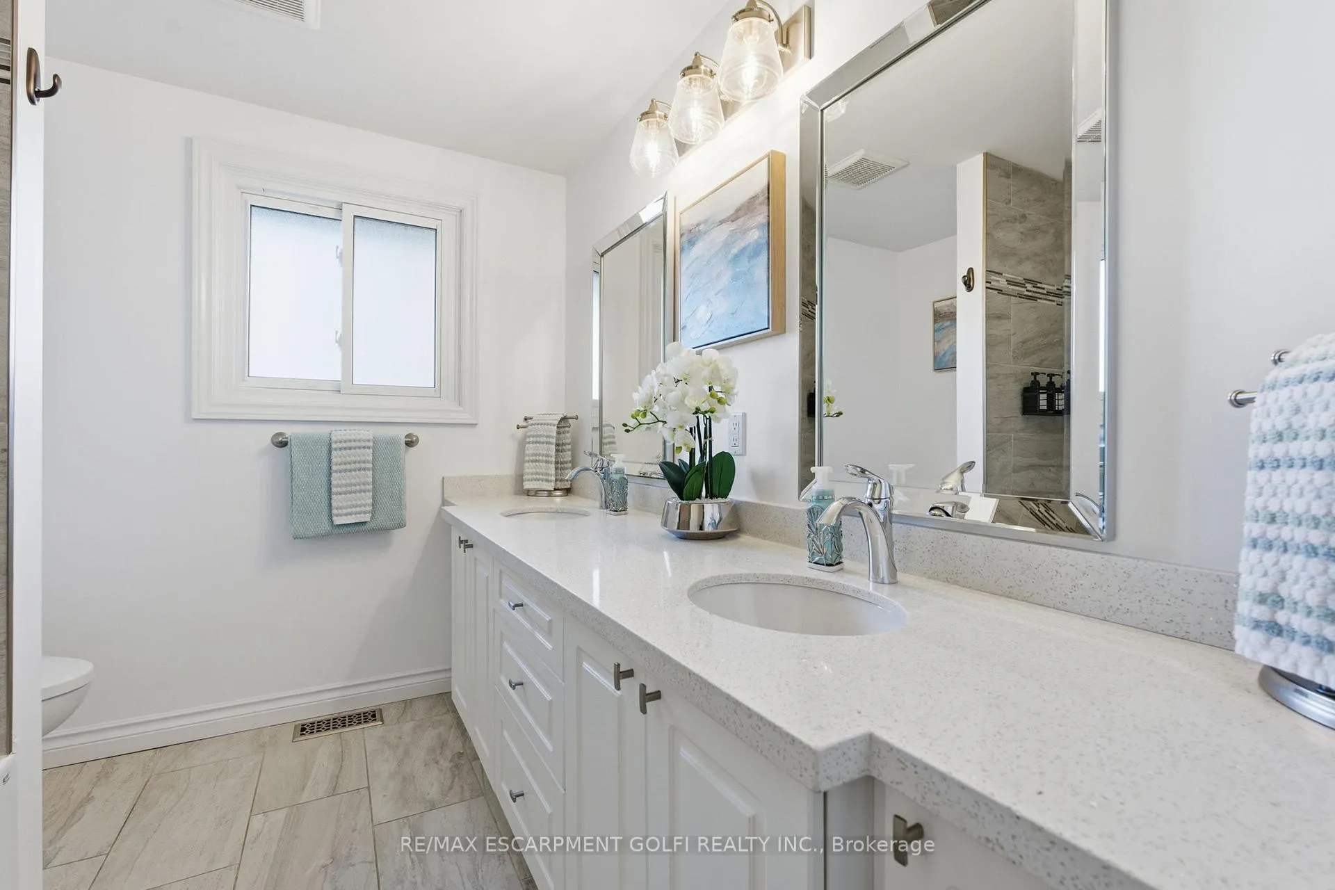 Photo 19 of 7 Kenmore Crescent, St. Catharines, Martindale Pond — HOMEH