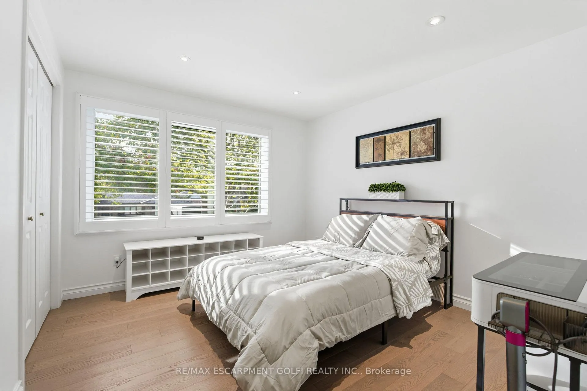 Photo 21 of 7 Kenmore Crescent, St. Catharines, Martindale Pond — HOMEH