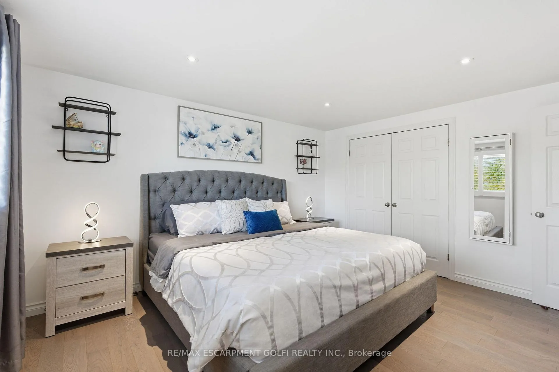 Photo 25 of 7 Kenmore Crescent, St. Catharines, Martindale Pond — HOMEH
