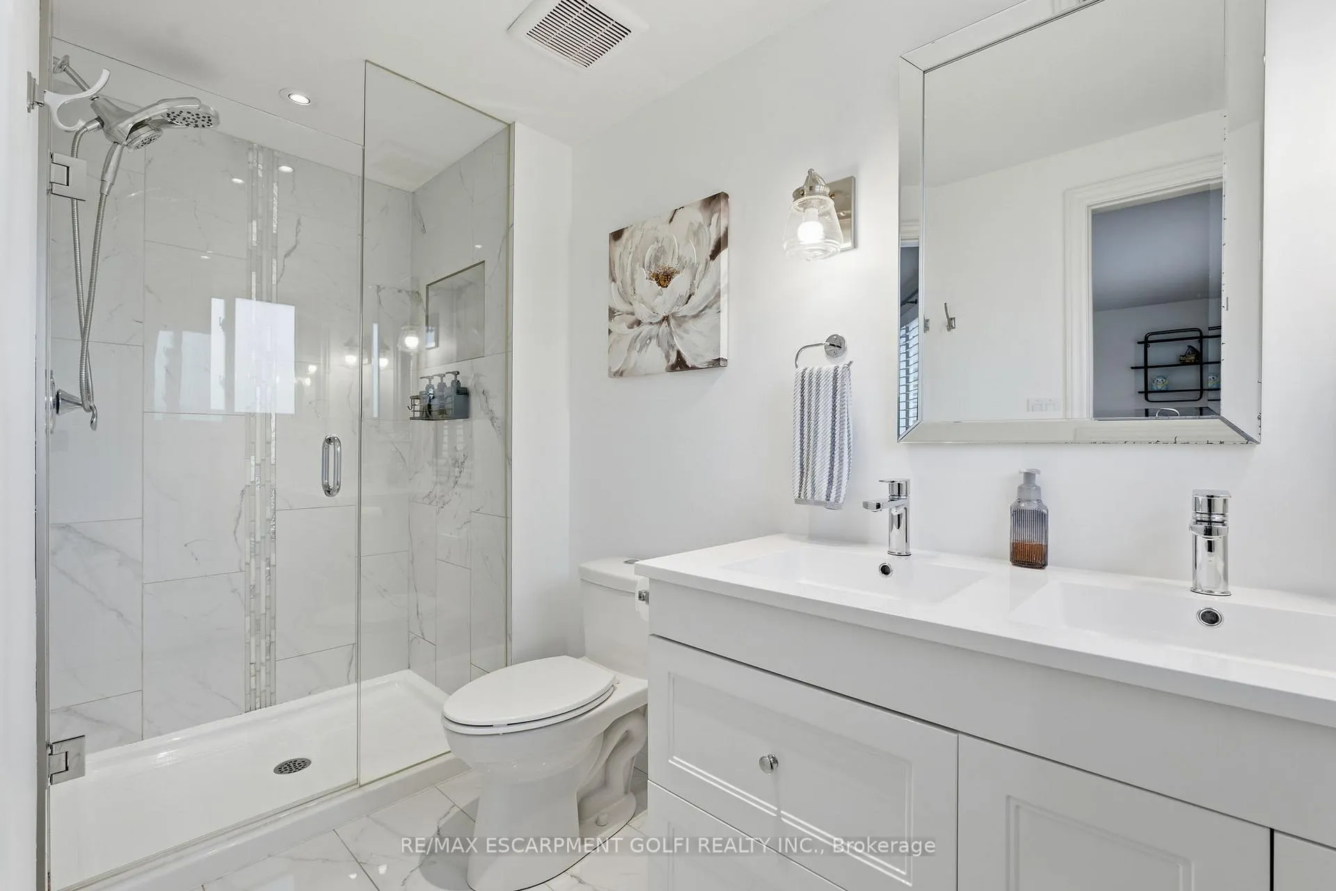Photo 27 of 7 Kenmore Crescent, St. Catharines, Martindale Pond — HOMEH
