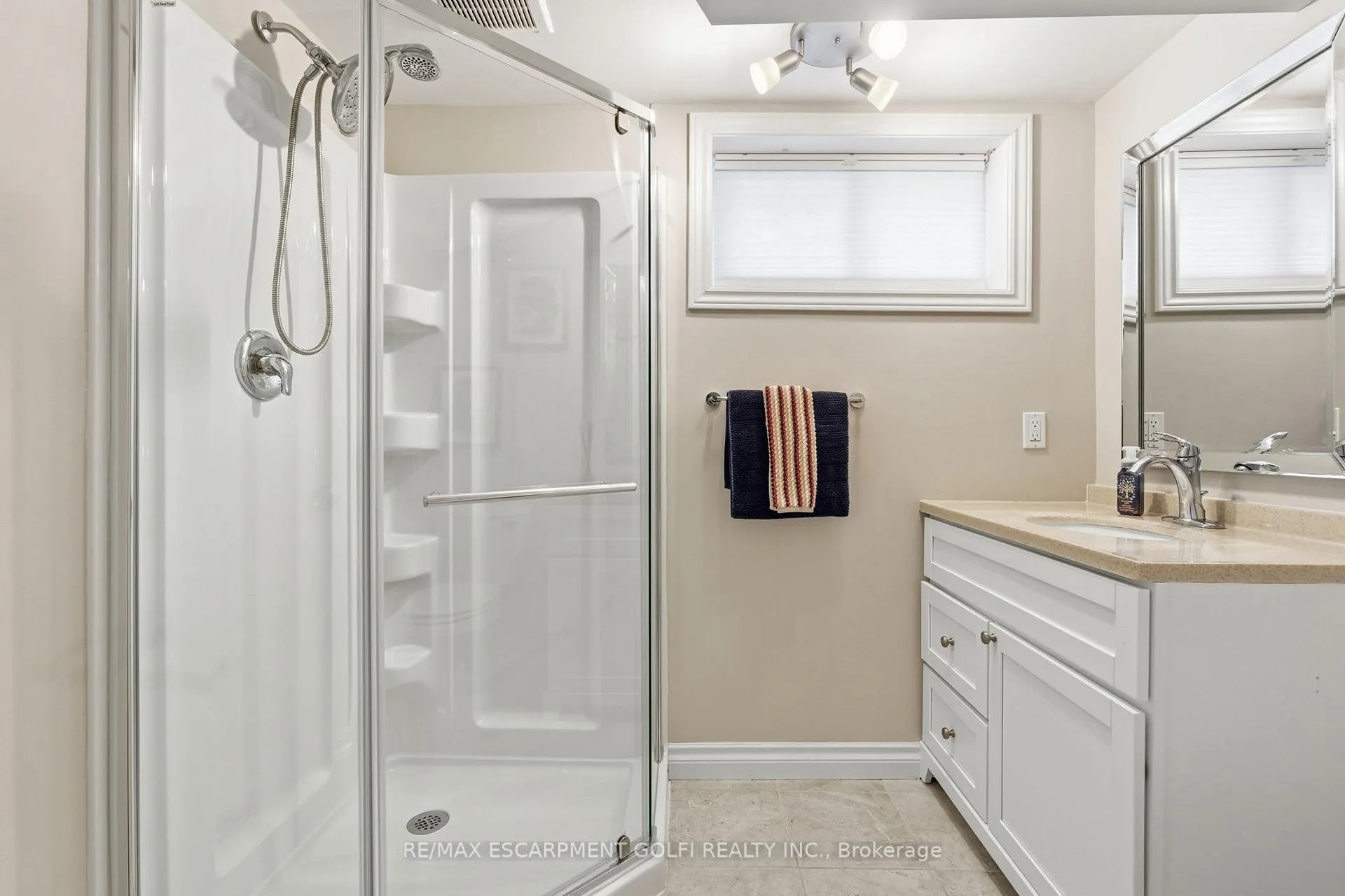 Photo 28 of 7 Kenmore Crescent, St. Catharines, Martindale Pond — HOMEH