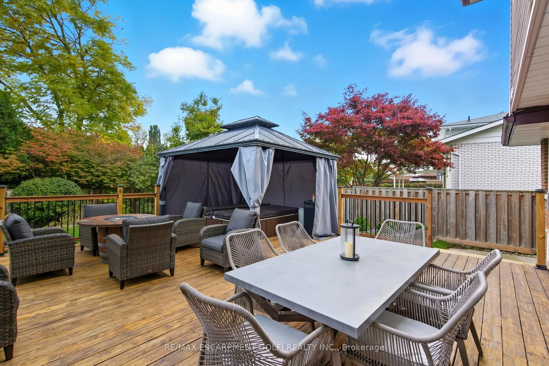 Photo 32 of 7 Kenmore Crescent, St. Catharines, Martindale Pond — HOMEH