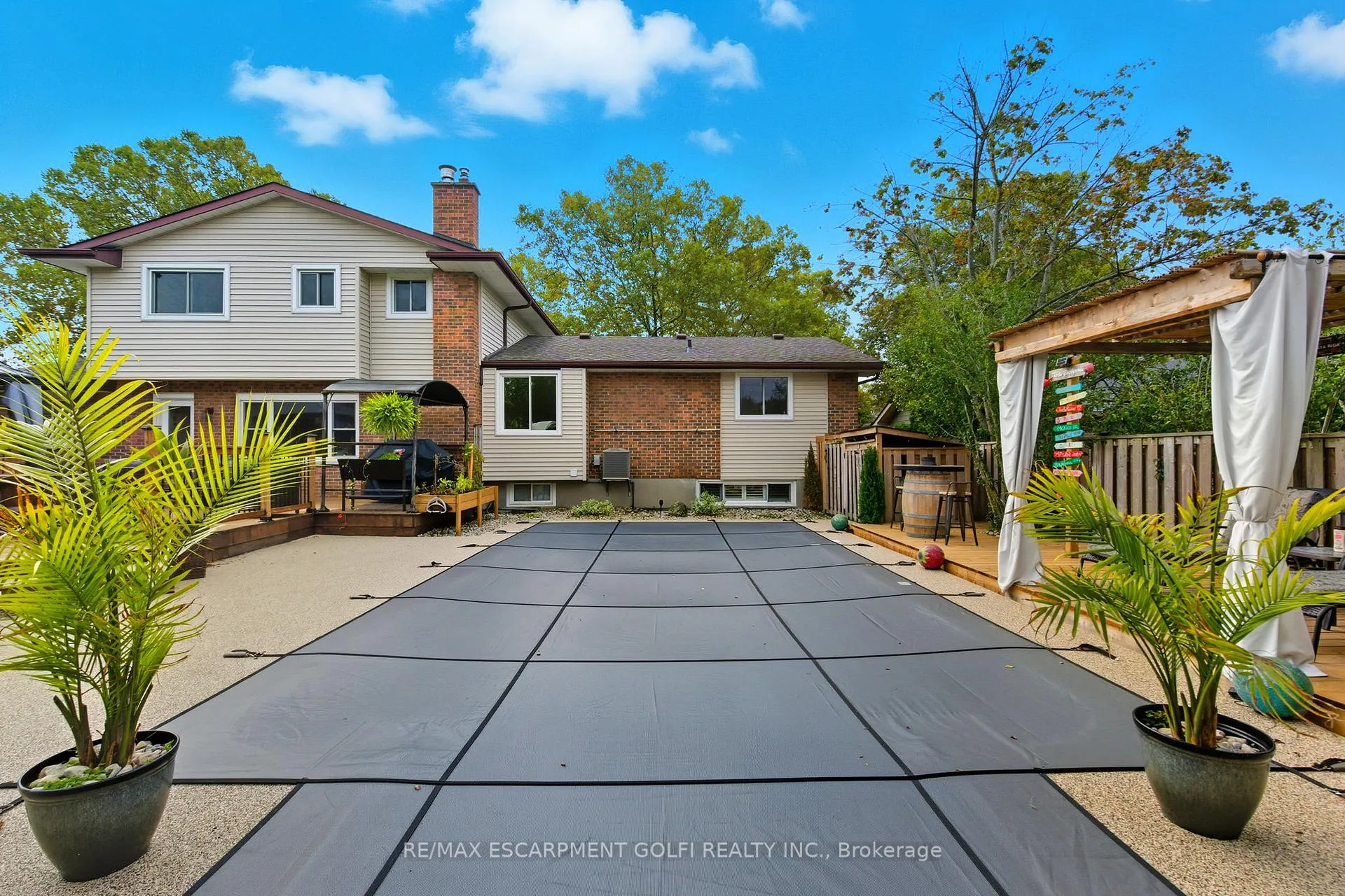 Photo 34 of 7 Kenmore Crescent, St. Catharines, Martindale Pond — HOMEH