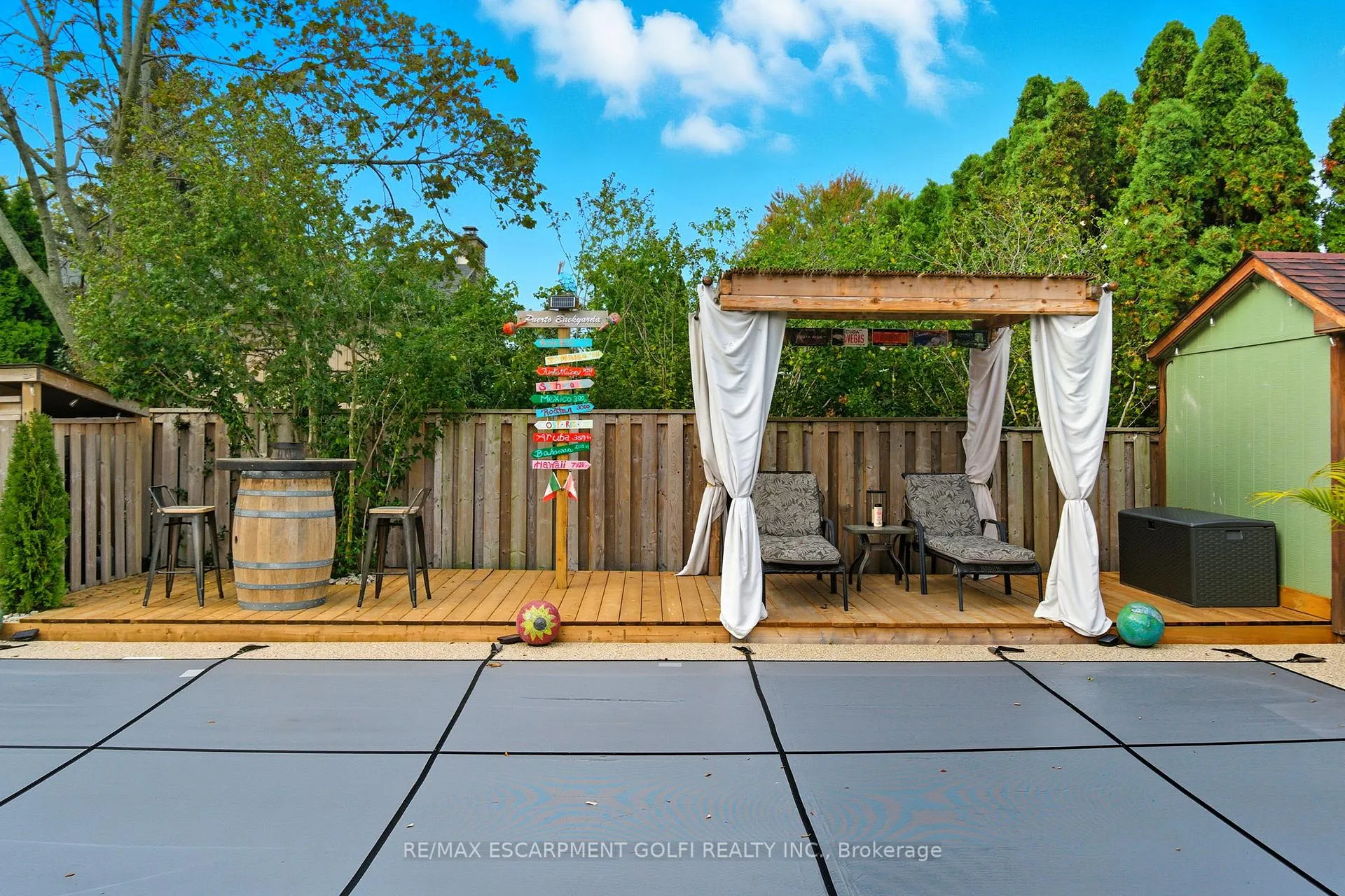 Photo 35 of 7 Kenmore Crescent, St. Catharines, Martindale Pond — HOMEH