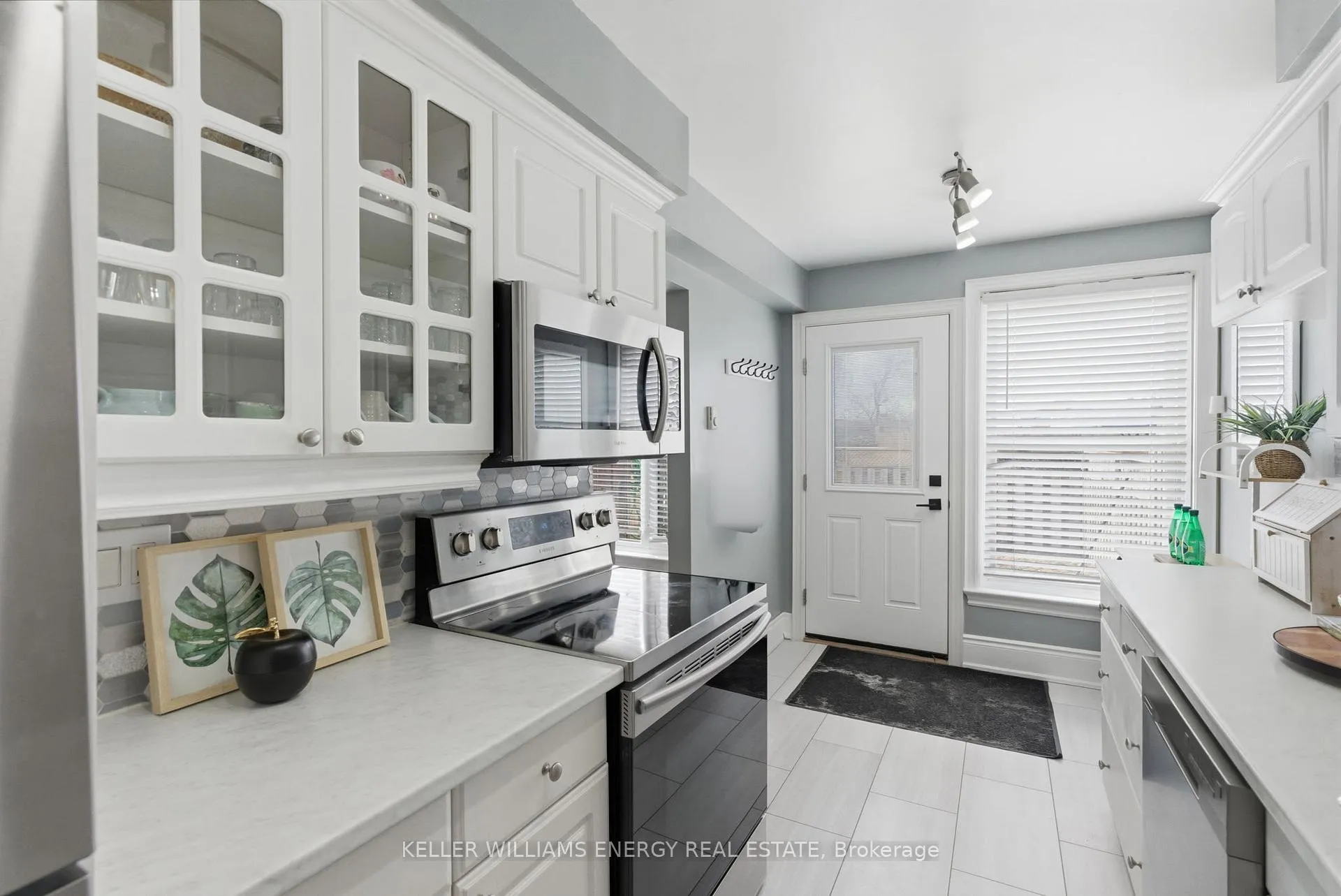 Photo 10 of Unit 12, 33 Taunton Road E, Oshawa, Centennial — HOMEH