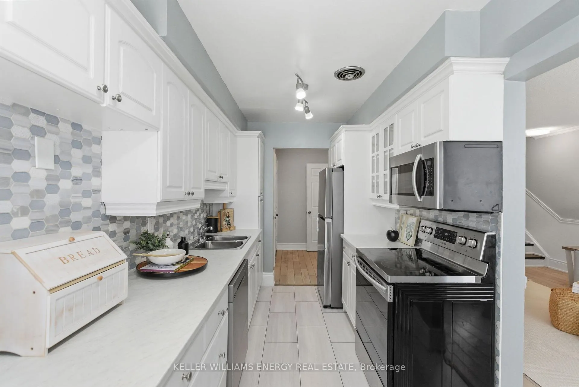 Photo 12 of Unit 12, 33 Taunton Road E, Oshawa, Centennial — HOMEH