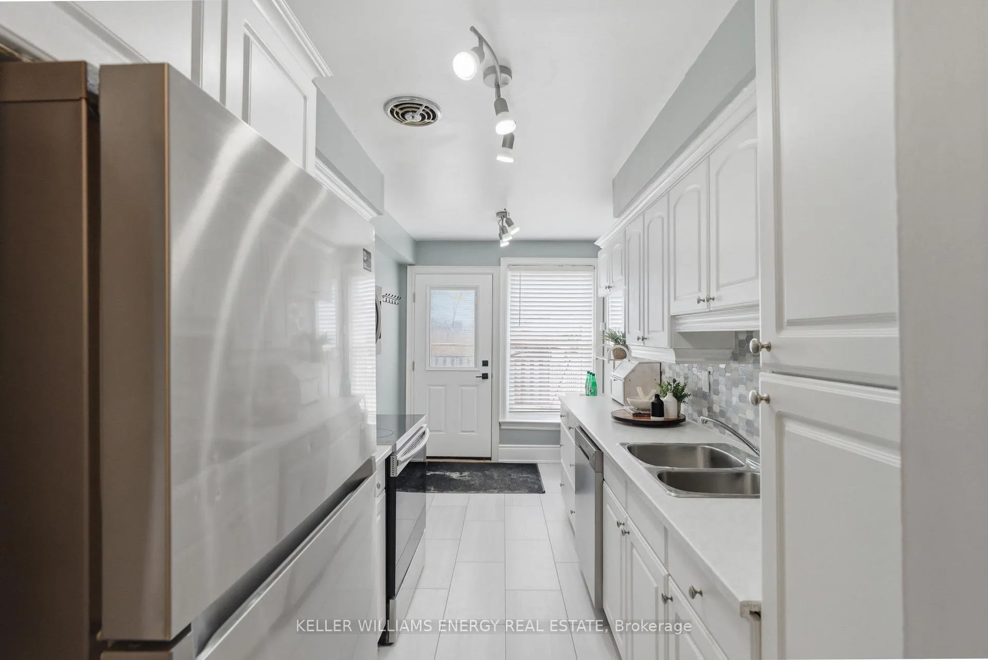 Photo 13 of Unit 12, 33 Taunton Road E, Oshawa, Centennial — HOMEH