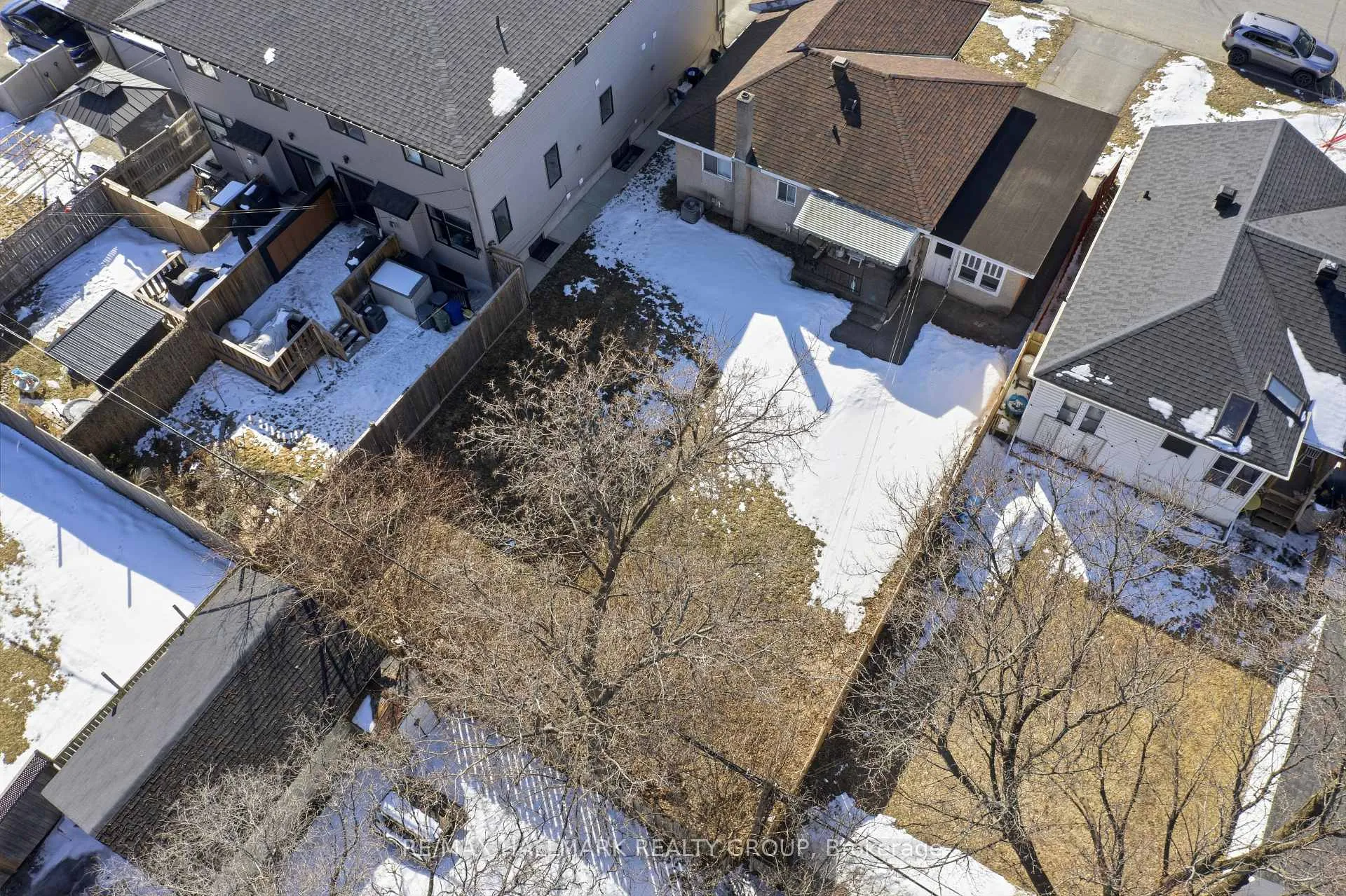 Photo 7 of 211 Columbus Avenue, Ottawa, Overbrook/Castle Heights — HOMEH