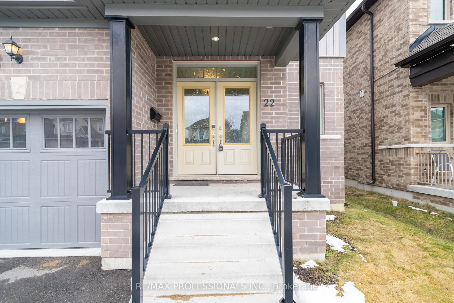 Photo 2 of 22 Thomas Bird Street, Clarington, Bowmanville — HOMEH