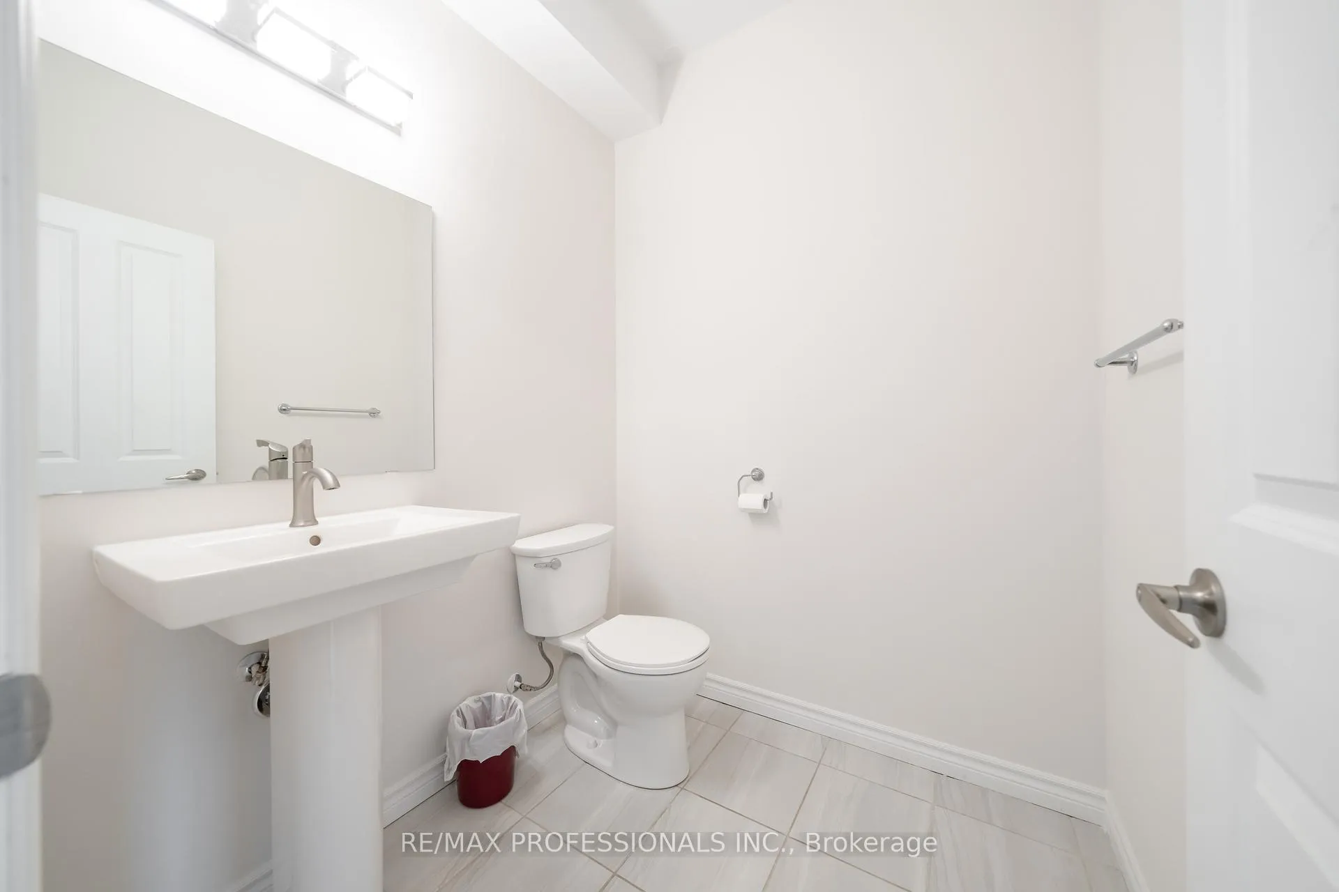 Photo 5 of 22 Thomas Bird Street, Clarington, Bowmanville — HOMEH