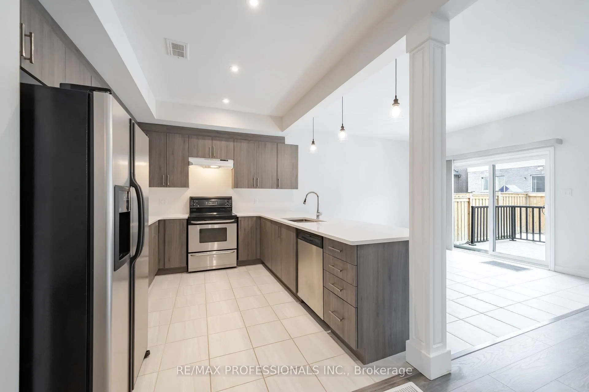 Photo 8 of 22 Thomas Bird Street, Clarington, Bowmanville — HOMEH