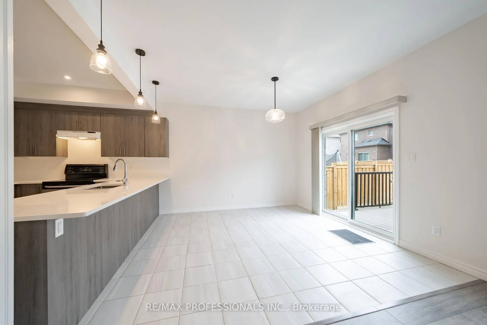 Photo 10 of 22 Thomas Bird Street, Clarington, Bowmanville — HOMEH