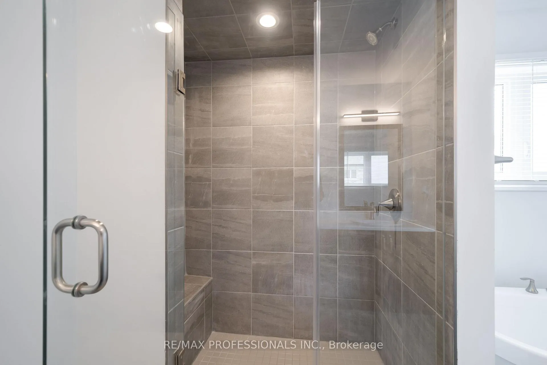 Photo 30 of 22 Thomas Bird Street, Clarington, Bowmanville — HOMEH