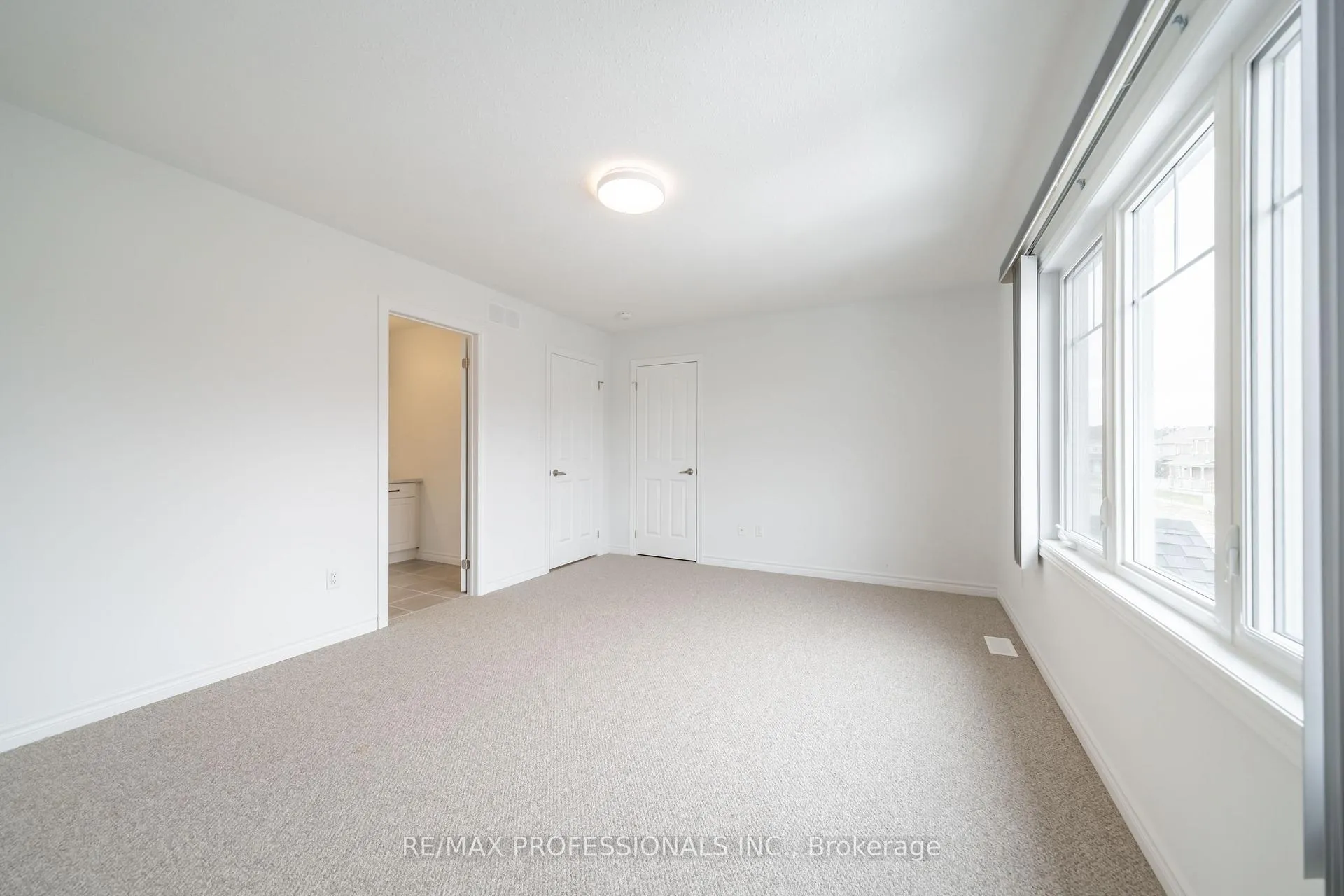 Photo 32 of 22 Thomas Bird Street, Clarington, Bowmanville — HOMEH