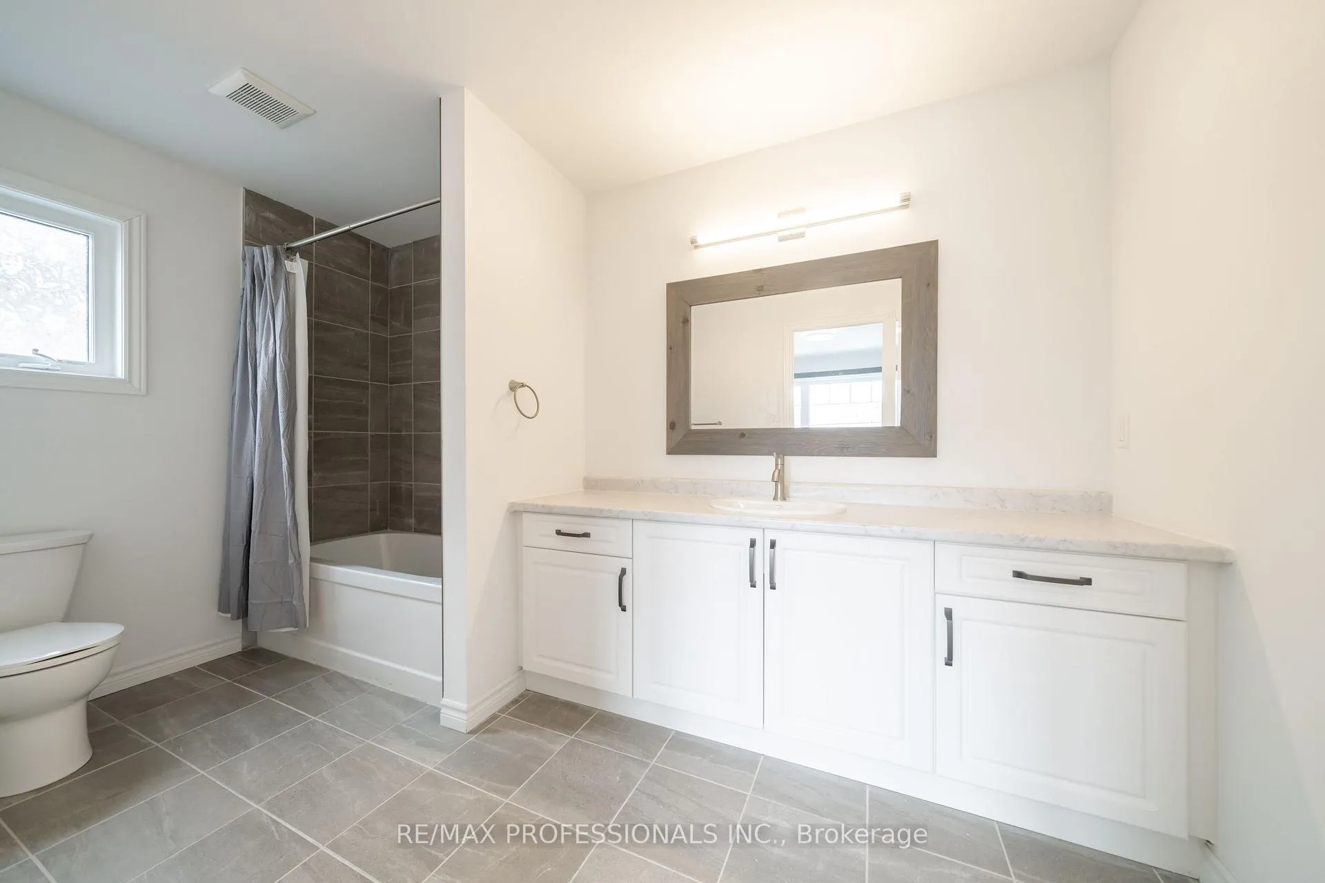 Photo 33 of 22 Thomas Bird Street, Clarington, Bowmanville — HOMEH