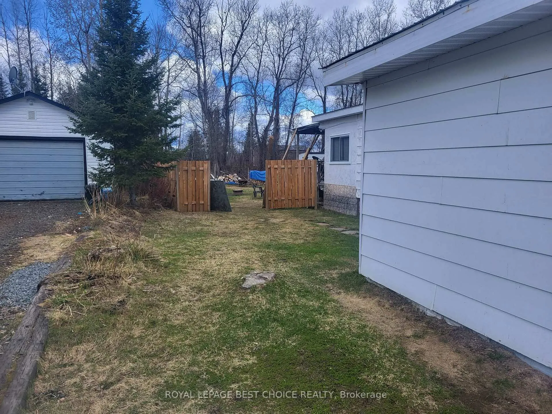 Photo 18 of 208 Goward Avenue, Temagami — HOMEH
