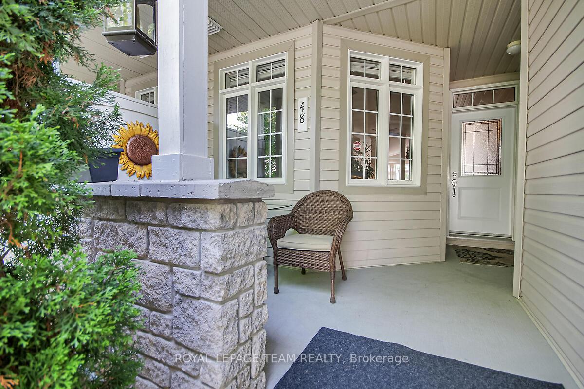 Photo 2 of 48 Village Walk, Hamilton, Rural Flamborough — HOMEH