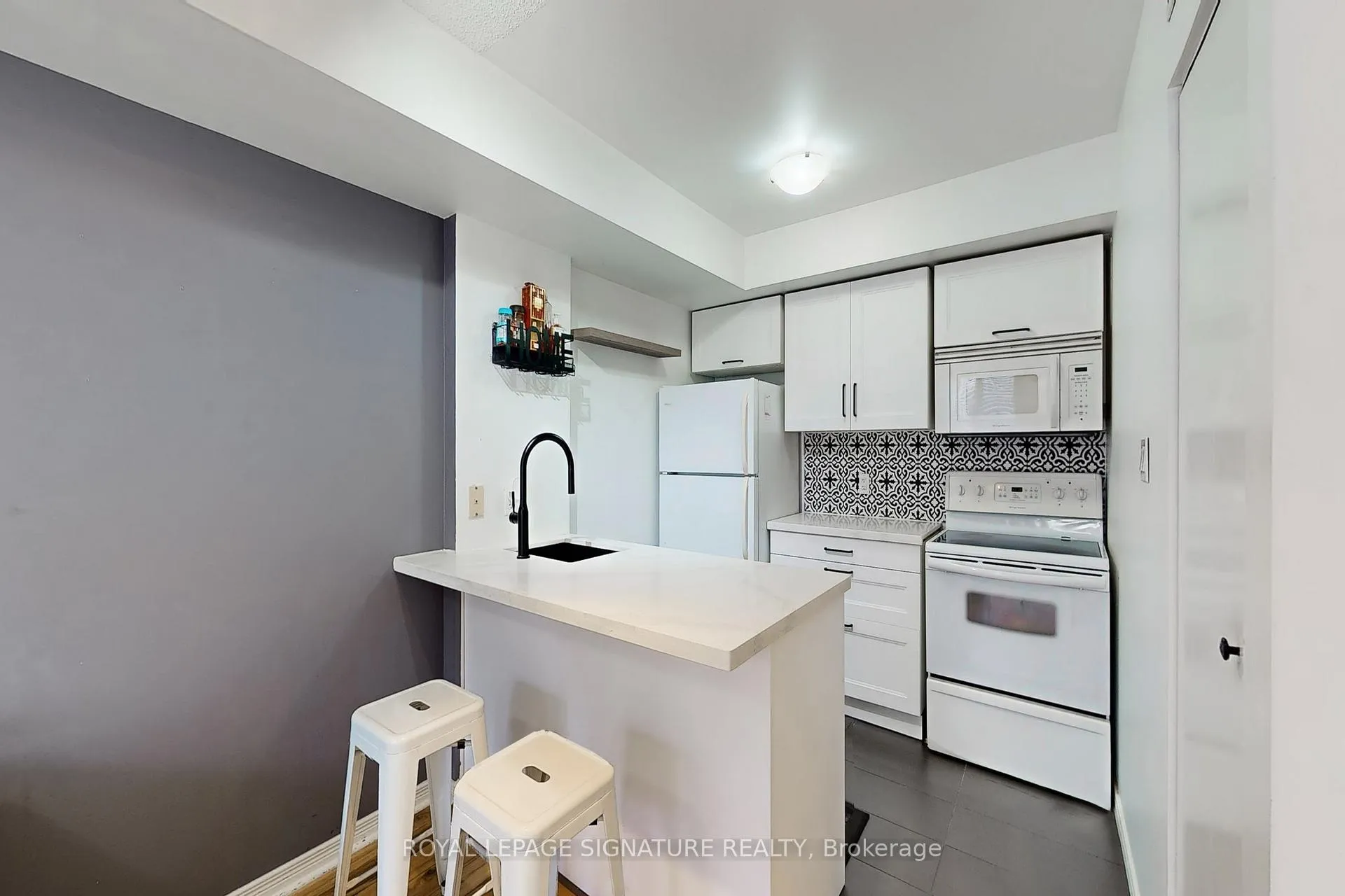Front of Unit 1205, 21 Pirandello Street
