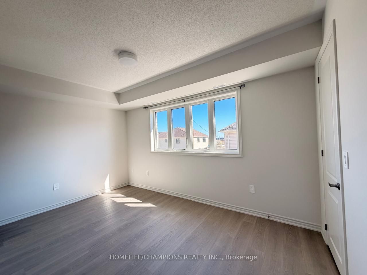Photo 23 of 98 Donald Cameron Crescent, Clarington, Courtice — HOMEH
