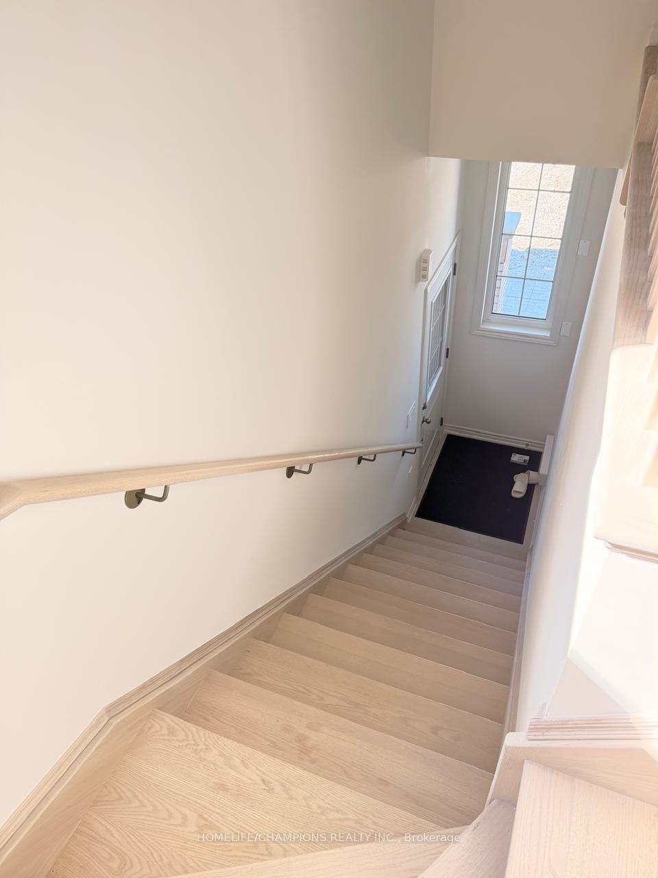 Photo 16 of 98 Donald Cameron Crescent, Clarington, Courtice — HOMEH