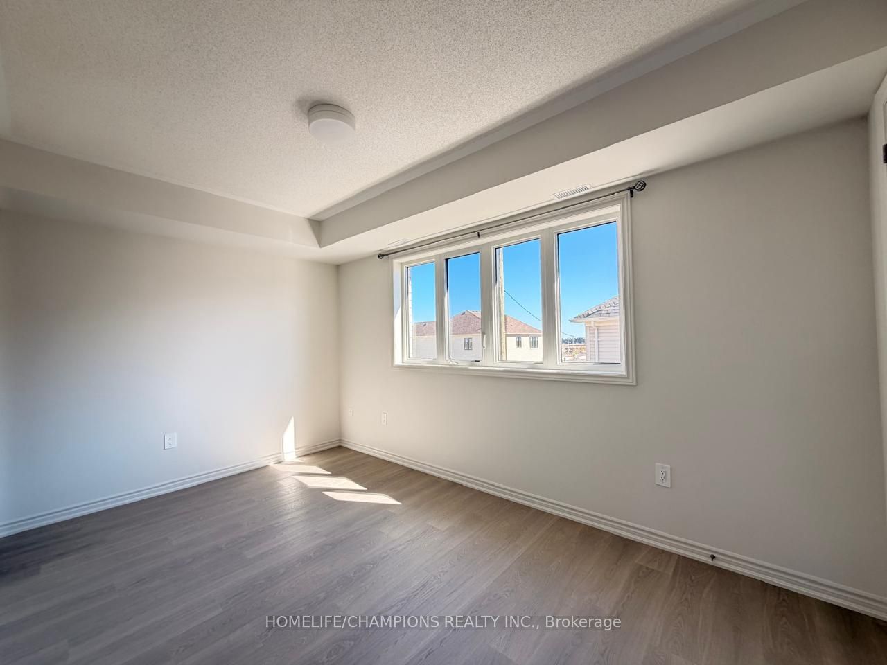 Photo 21 of 98 Donald Cameron Crescent, Clarington, Courtice — HOMEH