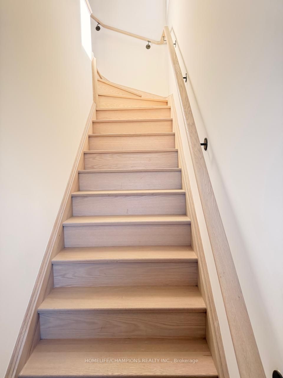 Photo 17 of 98 Donald Cameron Crescent, Clarington, Courtice — HOMEH