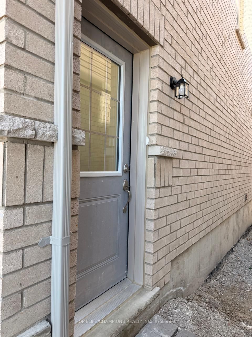 Photo 15 of 98 Donald Cameron Crescent, Clarington, Courtice — HOMEH