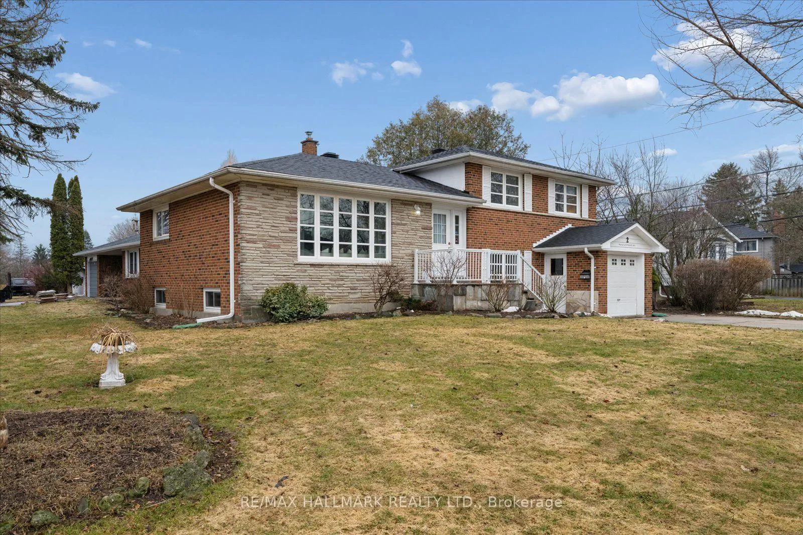 Photo 3 of 2 Valleycrest Avenue, Markham, Bullock — HOMEH