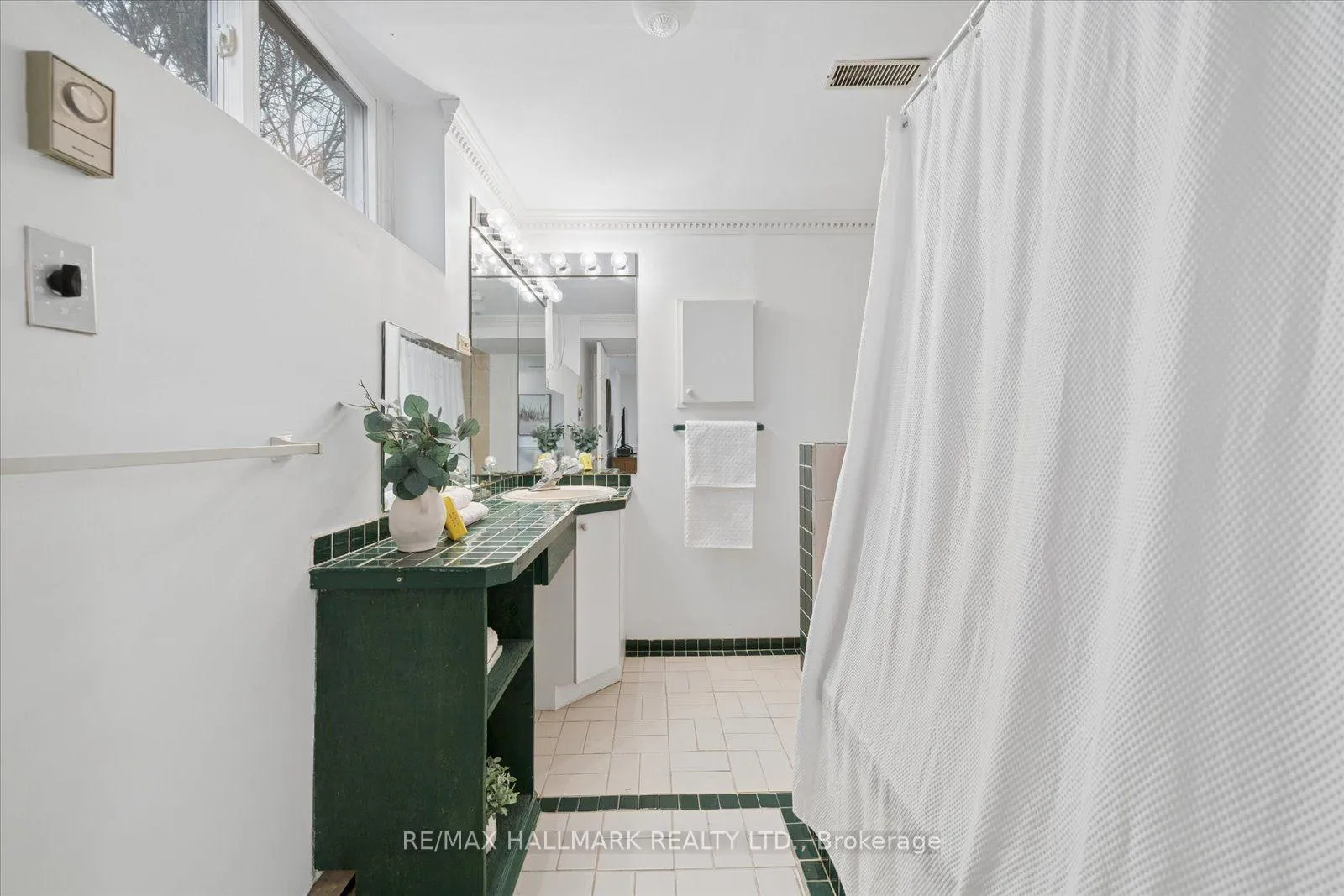 Photo 44 of 2 Valleycrest Avenue, Markham, Bullock — HOMEH
