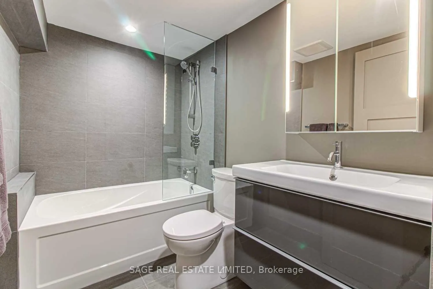 Photo 4 of Unit Lower, 671 Dufferin Street, Toronto, Little Portugal — HOMEH