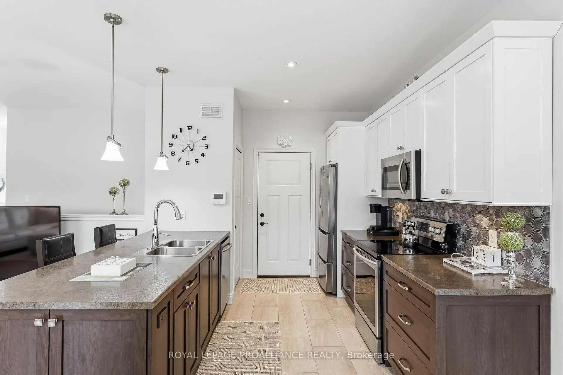 Photo 13 of 305 Raglan Street, Brighton — HOMEH