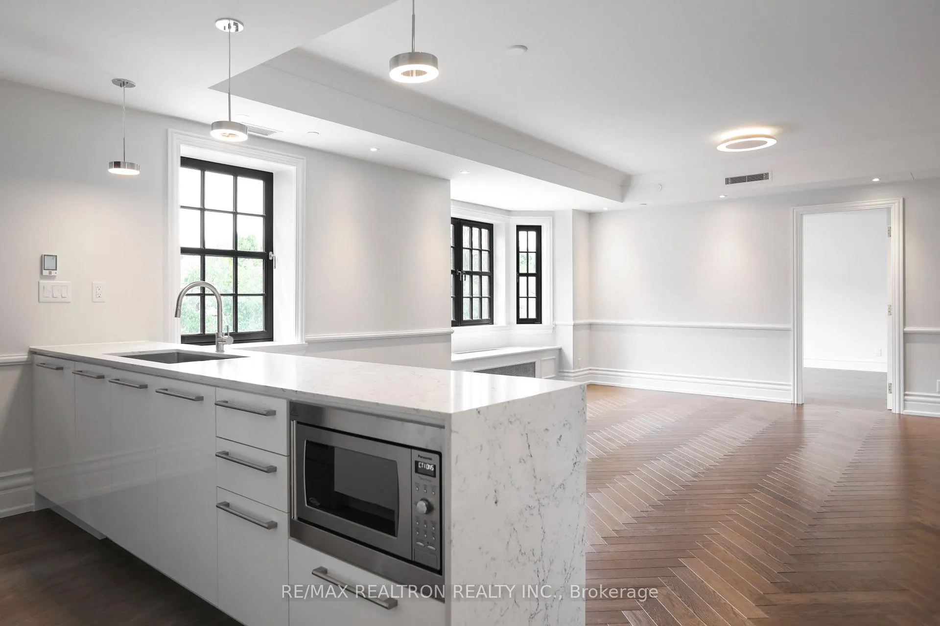 Front of Unit 206, 2 Clarendon Avenue