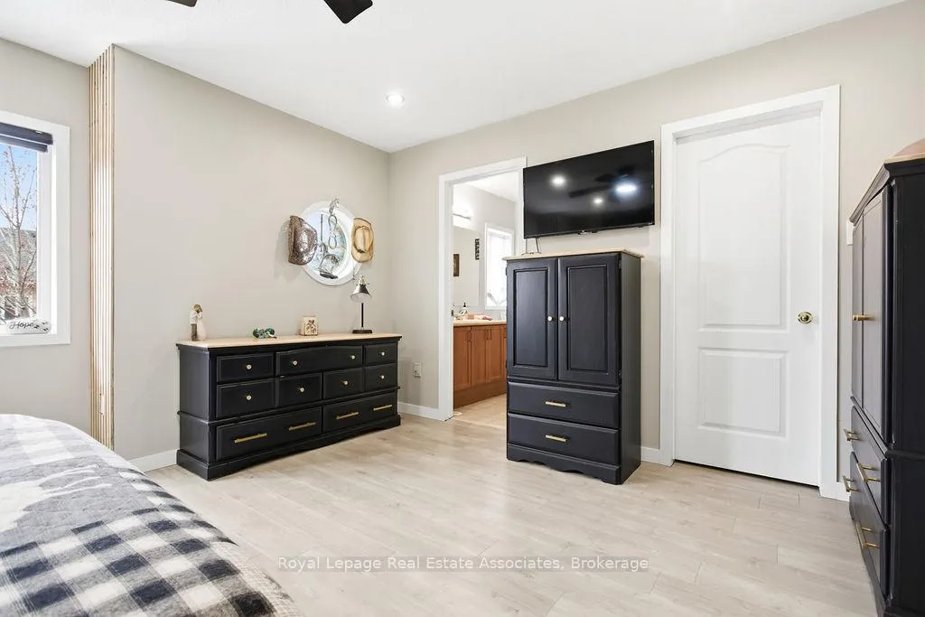 Photo 16 of 2260 Greening Lane, Burlington, Orchard — HOMEH
